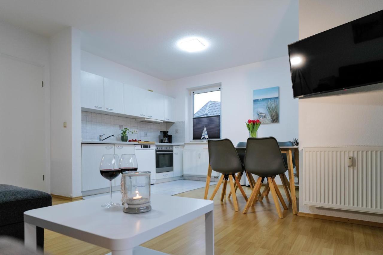 Ferienwohnungen Meerfarbig Zingst - Haustierfrei -Terrasse Mit Strandkorb Oder Balkon - E-Ladesaeule - Parkplatz - Wlan - Fahrradschuppen - Waschtrockner - Ruhig Und Zentral - Nichtraucher Екстер'єр фото