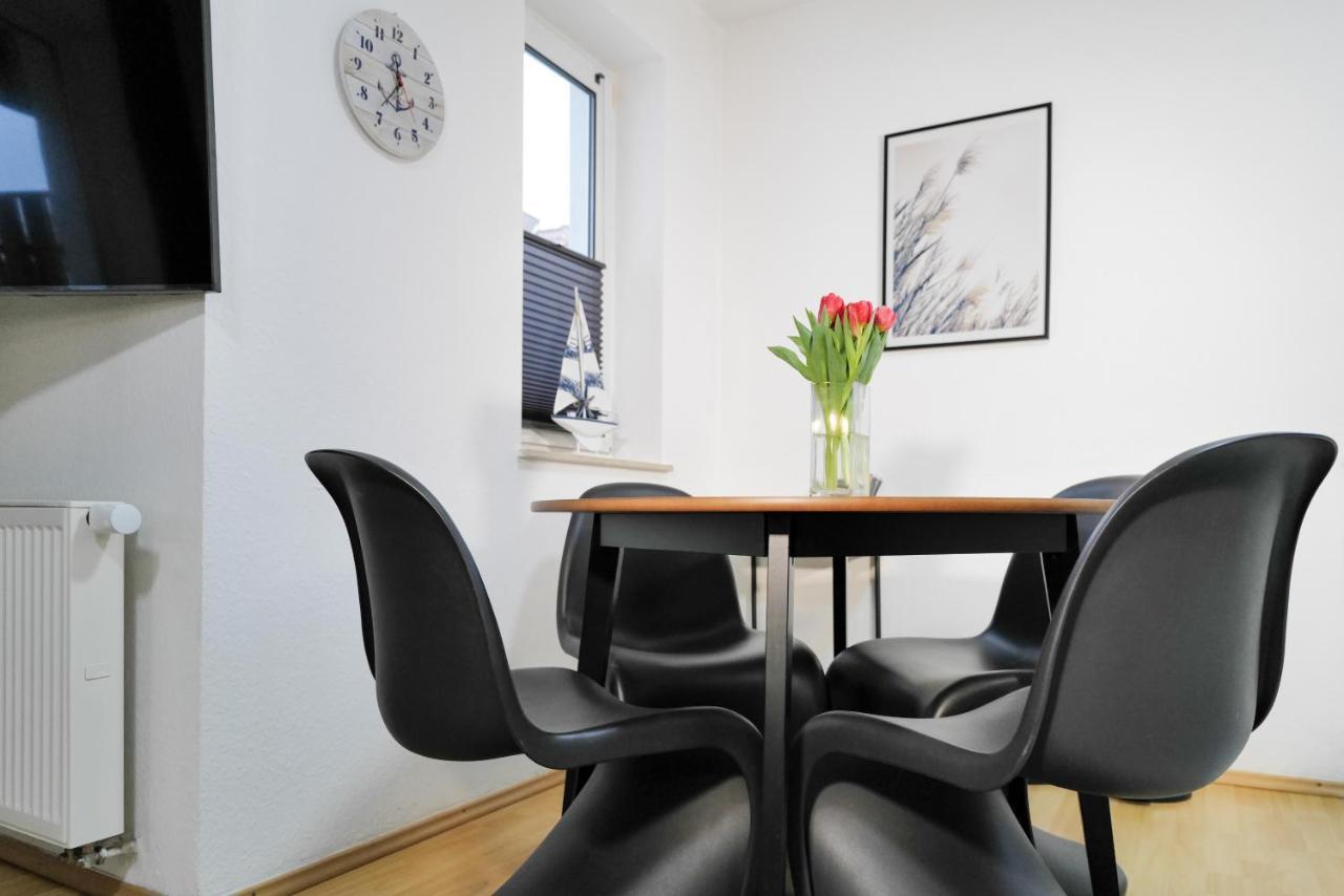 Ferienwohnungen Meerfarbig Zingst - Haustierfrei -Terrasse Mit Strandkorb Oder Balkon - E-Ladesaeule - Parkplatz - Wlan - Fahrradschuppen - Waschtrockner - Ruhig Und Zentral - Nichtraucher Екстер'єр фото