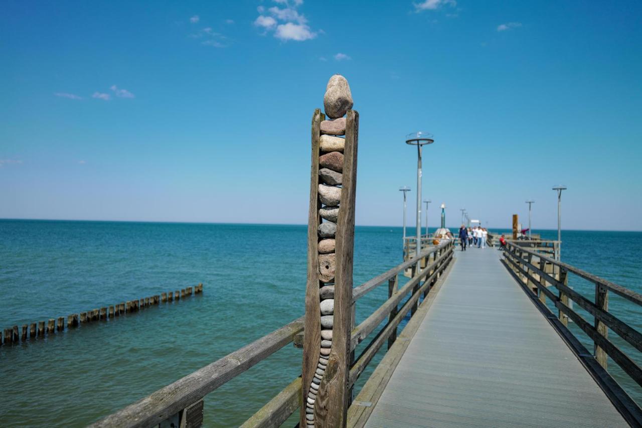 Ferienwohnungen Meerfarbig Zingst - Haustierfrei -Terrasse Mit Strandkorb Oder Balkon - E-Ladesaeule - Parkplatz - Wlan - Fahrradschuppen - Waschtrockner - Ruhig Und Zentral - Nichtraucher Екстер'єр фото