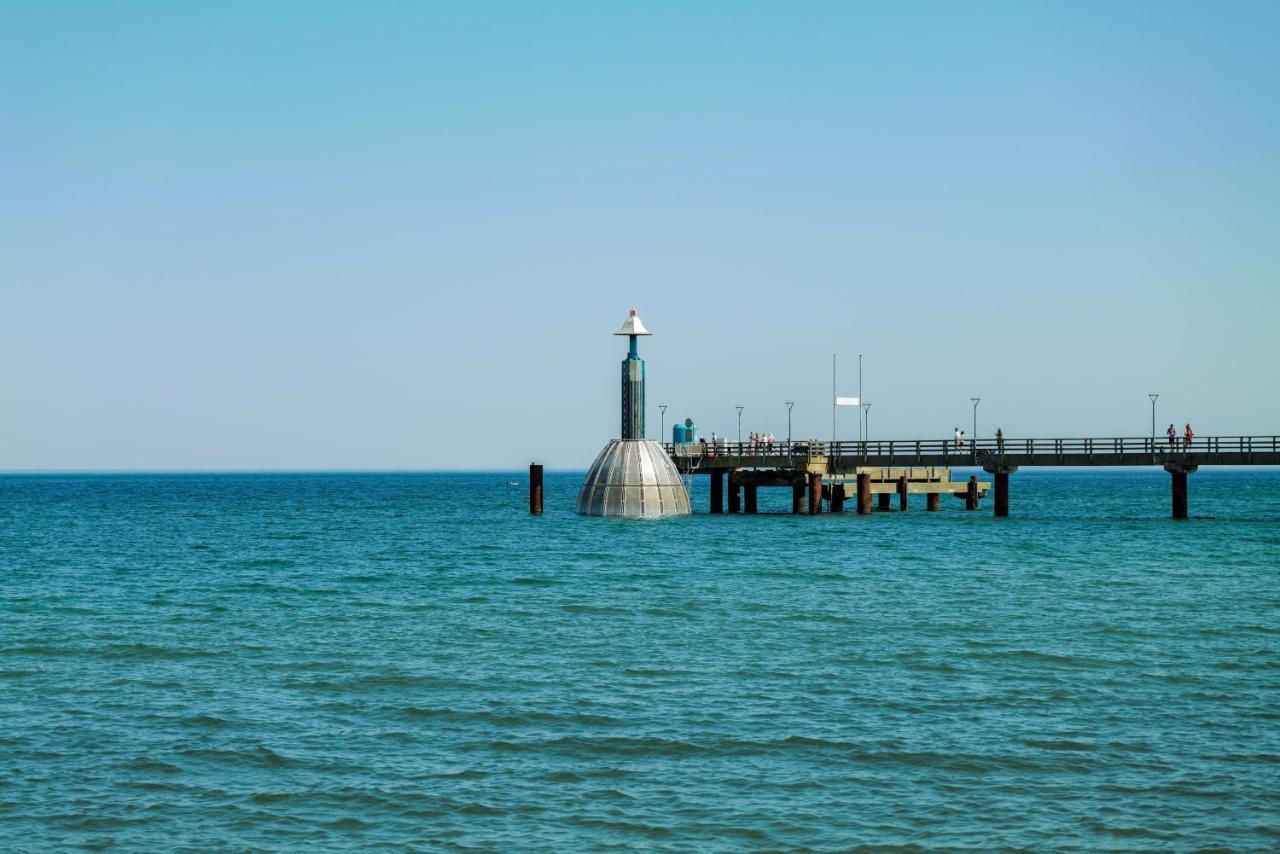 Ferienwohnungen Meerfarbig Zingst - Haustierfrei -Terrasse Mit Strandkorb Oder Balkon - E-Ladesaeule - Parkplatz - Wlan - Fahrradschuppen - Waschtrockner - Ruhig Und Zentral - Nichtraucher Екстер'єр фото