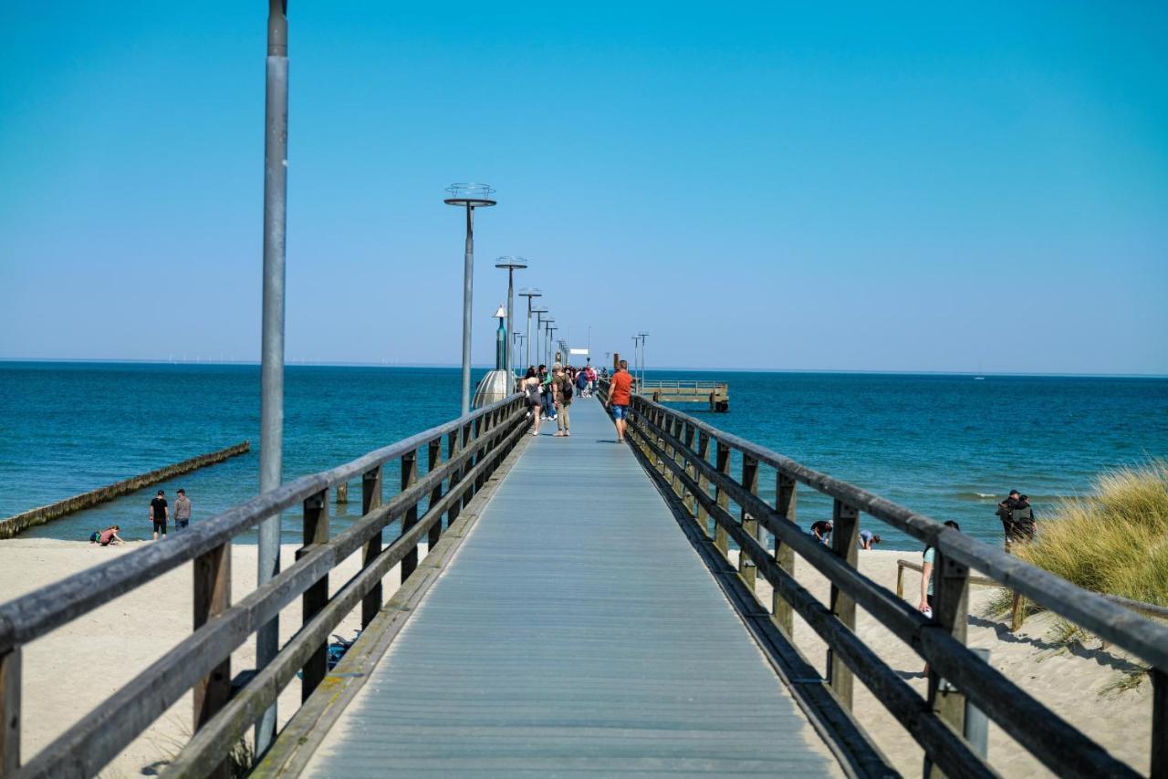 Ferienwohnungen Meerfarbig Zingst - Haustierfrei -Terrasse Mit Strandkorb Oder Balkon - E-Ladesaeule - Parkplatz - Wlan - Fahrradschuppen - Waschtrockner - Ruhig Und Zentral - Nichtraucher Екстер'єр фото