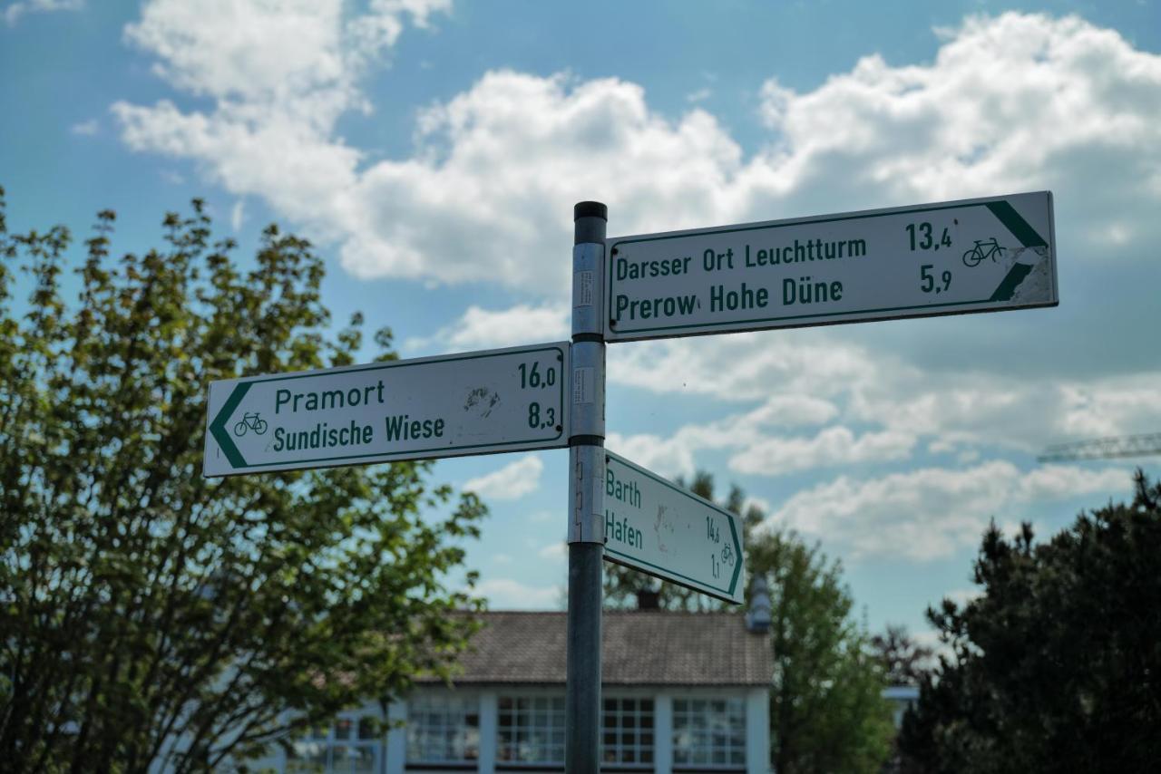 Ferienwohnungen Meerfarbig Zingst - Haustierfrei -Terrasse Mit Strandkorb Oder Balkon - E-Ladesaeule - Parkplatz - Wlan - Fahrradschuppen - Waschtrockner - Ruhig Und Zentral - Nichtraucher Екстер'єр фото