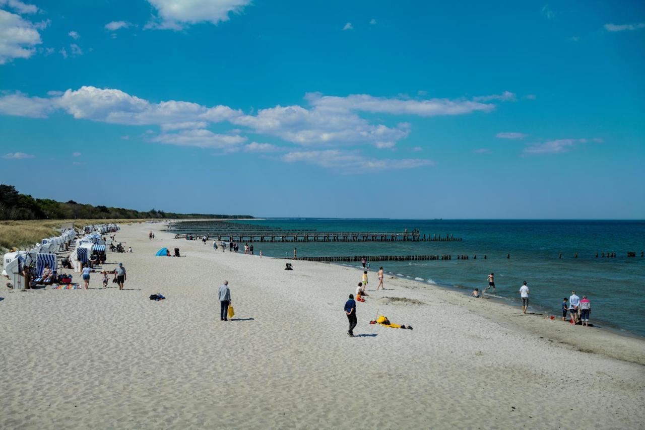 Ferienwohnungen Meerfarbig Zingst - Haustierfrei -Terrasse Mit Strandkorb Oder Balkon - E-Ladesaeule - Parkplatz - Wlan - Fahrradschuppen - Waschtrockner - Ruhig Und Zentral - Nichtraucher Екстер'єр фото