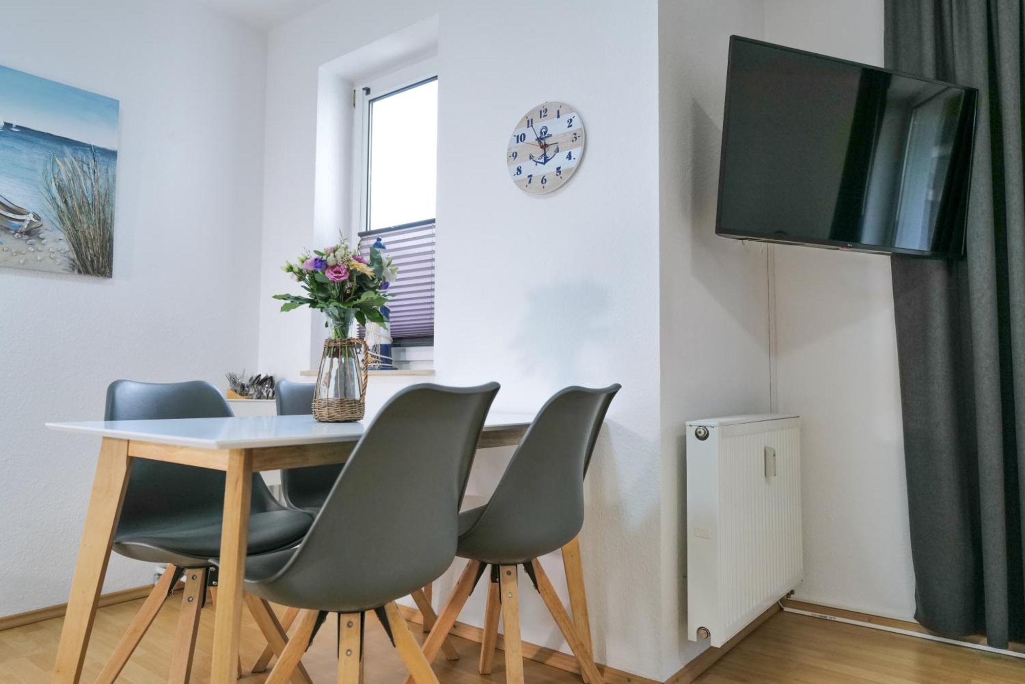 Ferienwohnungen Meerfarbig Zingst - Haustierfrei -Terrasse Mit Strandkorb Oder Balkon - E-Ladesaeule - Parkplatz - Wlan - Fahrradschuppen - Waschtrockner - Ruhig Und Zentral - Nichtraucher Екстер'єр фото