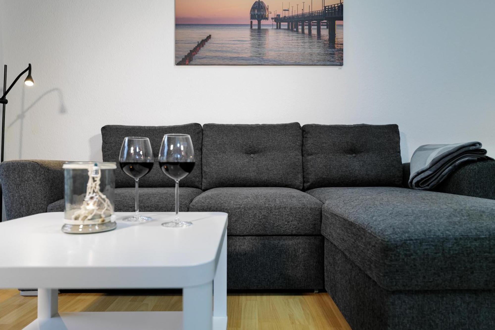 Ferienwohnungen Meerfarbig Zingst - Haustierfrei -Terrasse Mit Strandkorb Oder Balkon - E-Ladesaeule - Parkplatz - Wlan - Fahrradschuppen - Waschtrockner - Ruhig Und Zentral - Nichtraucher Екстер'єр фото